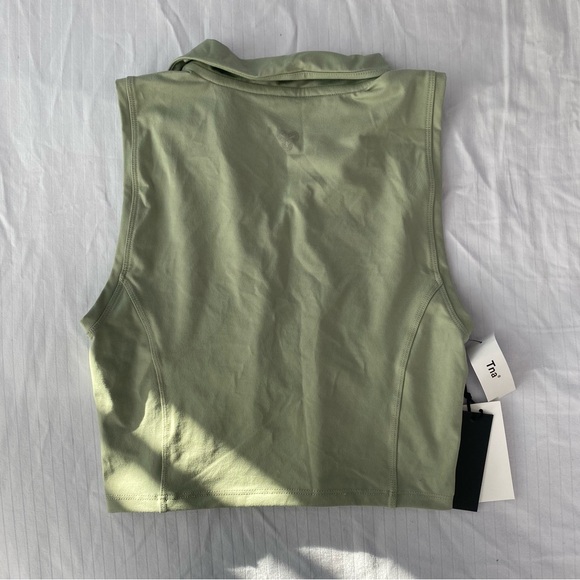 BNWT TNAction Outlast Workout Top - Picture 3 of 3